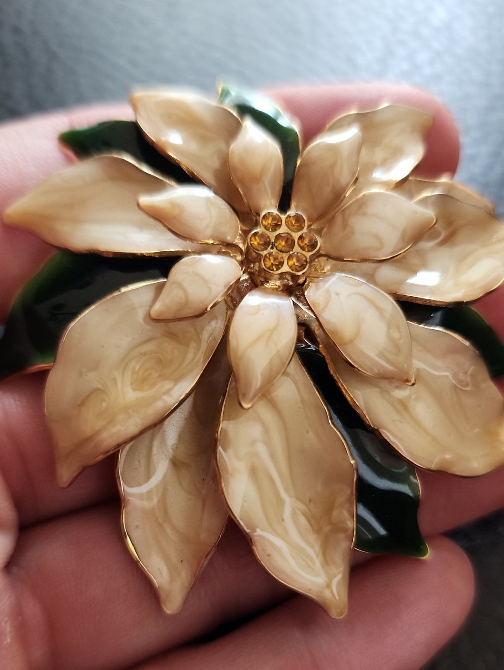 VTG Beige Enamel Flower Brooch with Green Leaves